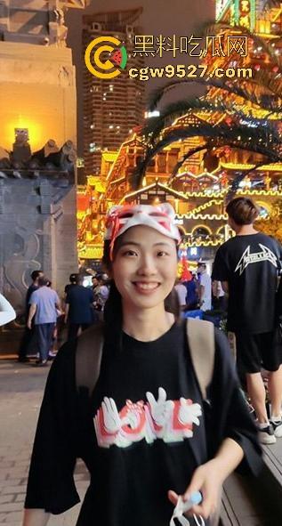 湖北第一附中女教师【杨慧慧】淫乱私生活曝光，白天为人师表，夜晚却偷情炮友，边打电话边和男友做爱！-1