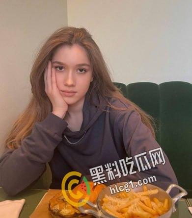 洋妞也爱反差 深圳大学的国外留学生 米娜 与异地恋男友的大尺度全裸私拍视频 泄密流出-2