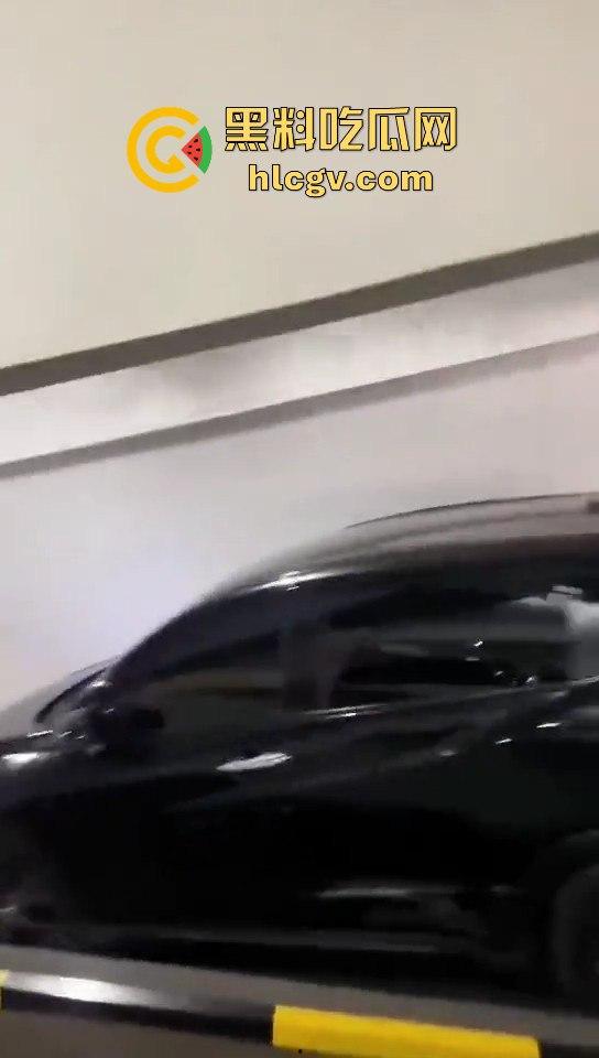 印尼小哥带别人老婆车震，被老公当场抓包！慌乱逃跑上演车库逃亡！-11