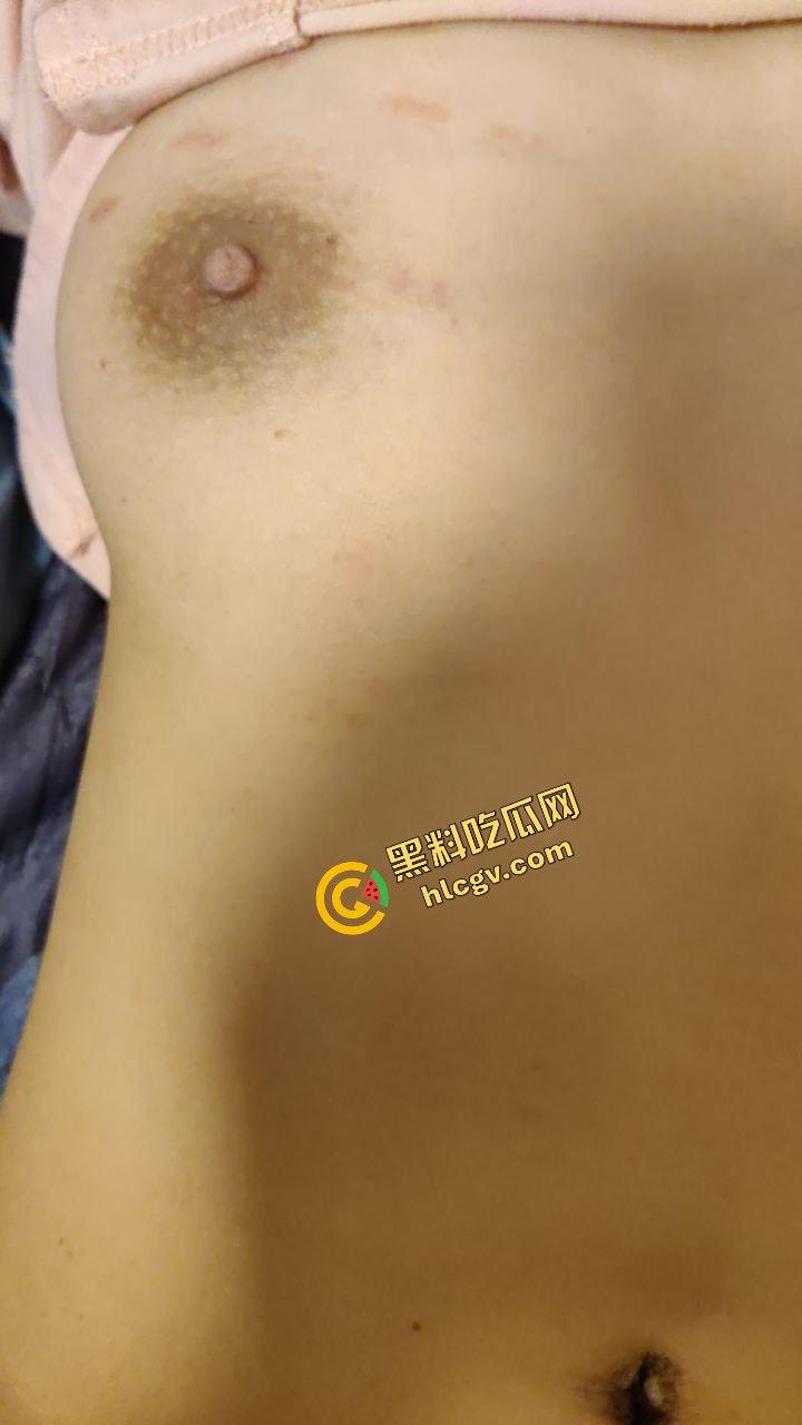 安徽阜阳反差婊女大学生『李嘉仪』大哥带着过生日 调教后入吃蛋糕 真是幸福又性福 独家流出！-9