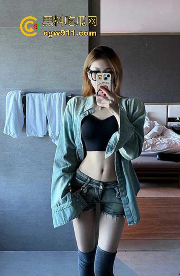 东莞职业学院叛逆学妹能有多骚？深夜约炮，翘臀高蹶蜜穴大开，迎合主人肉棒抽送打桩，跪舔淫叫吞精一把好手！-1