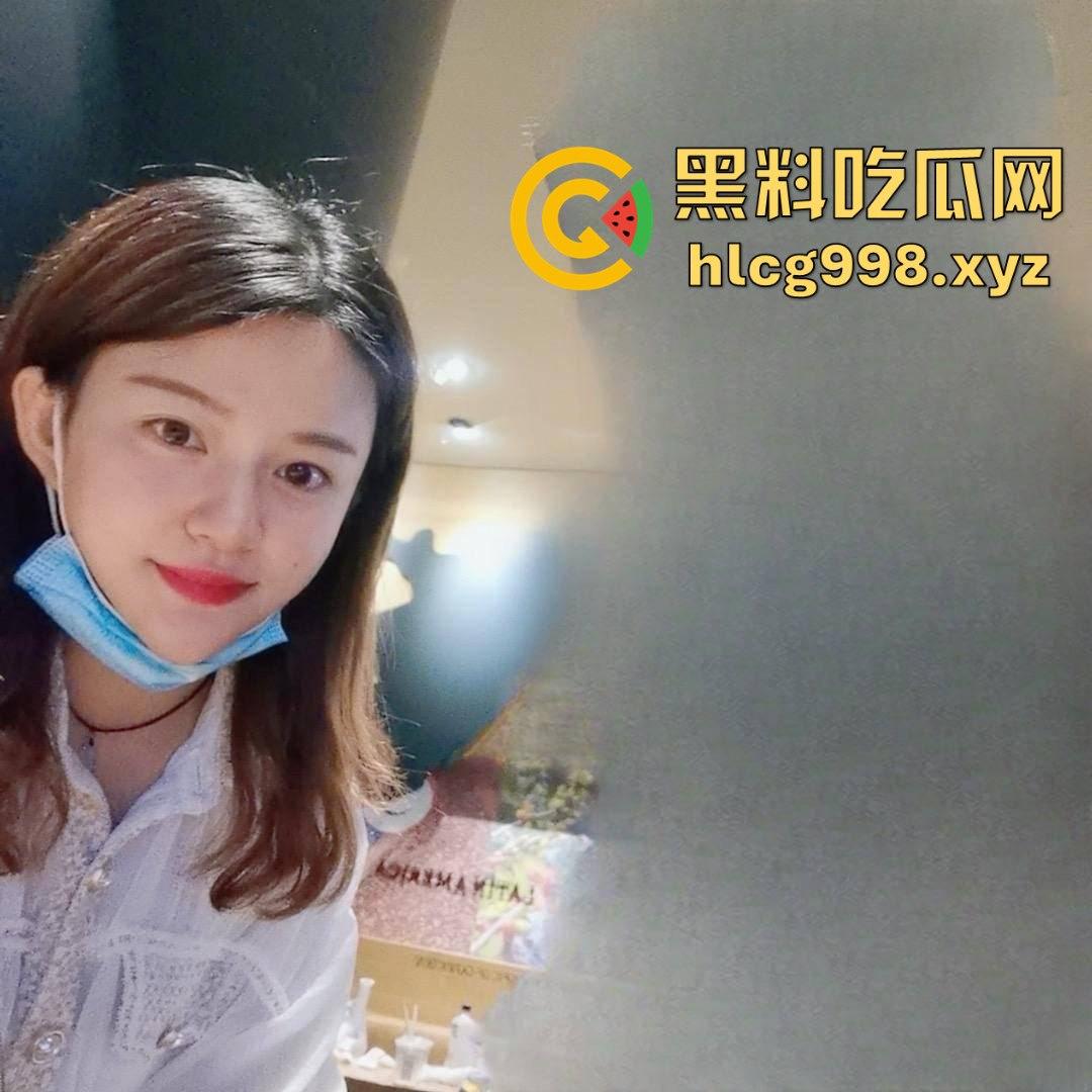 山东临沂罗庄的熟人妻李秀平，跟闺蜜酒店开房狂欢，粉鲍黑逼撅着翘，吃鸡巴像吸牛奶！-8