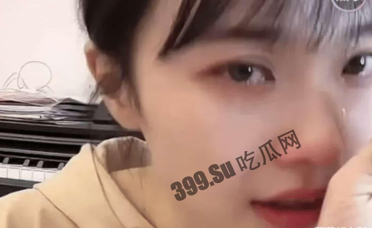 「挖呀挖老师」甜美笑眼全靠滤镜？ 前同事爆料整容前照片 爆红后「从身分→颜质」遭全方位抹黑  直播中不禁落泪-9