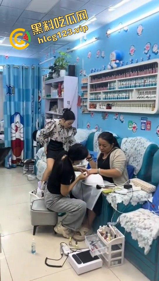 瓜友抓小三现场，广西婊子知三当三！贱人终究逃不过，捉奸现场太文明了？-12