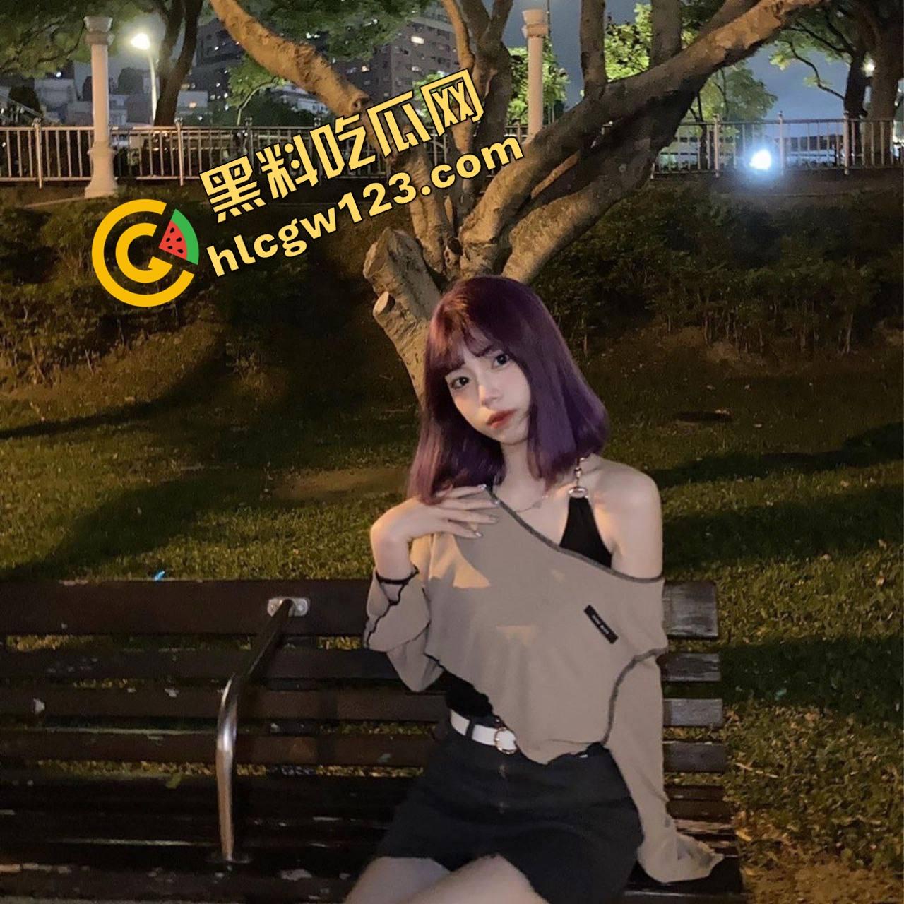 爸妈还在客厅看电视，弟弟偷偷溜进姐姐闺房强上亲姐，操的姐姐忍不住大叫...竟差点被爸妈发现！-1