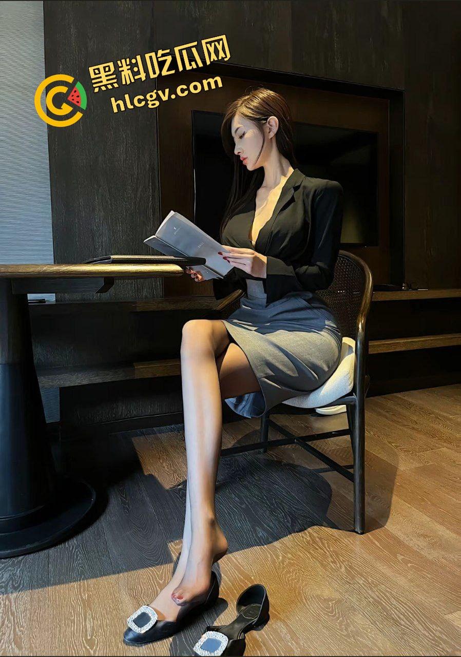 抖音极品擦边网红『脸红Dearie』业内老骚鸡 三段未公开视频不慎流出 独家首发！-6