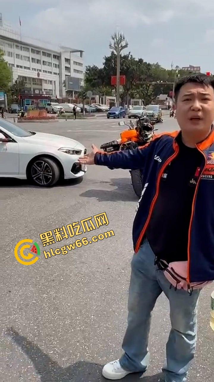 德阳妈逼哥火力全开！宝马别车还理直气壮？网红张某当街开骂骂出天际，含妈量爆表直接骂进热搜！-6