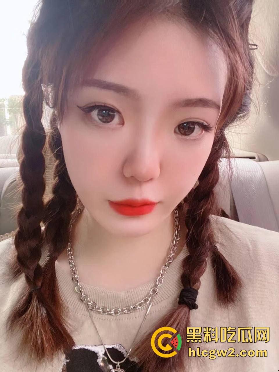 安徽骚气小妖精『唐悦心』 毛衣配肥臀腿又细又长，撅着出水得粉嫩鲍  肥臀一撅坐脸杀，男友直接沦陷！-3