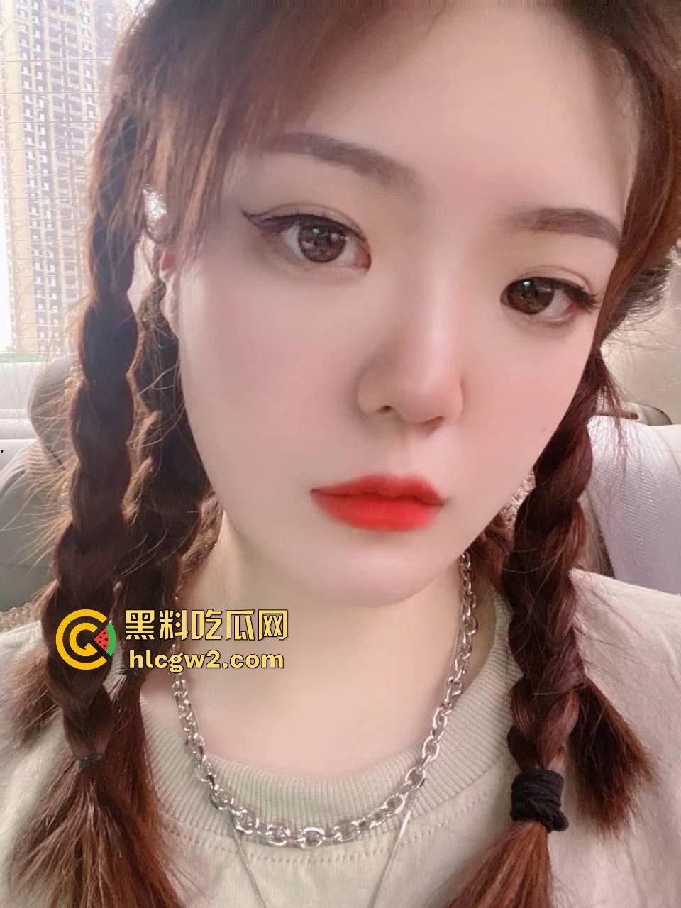 安徽骚气小妖精『唐悦心』 毛衣配肥臀腿又细又长，撅着出水得粉嫩鲍  肥臀一撅坐脸杀，男友直接沦陷！-9