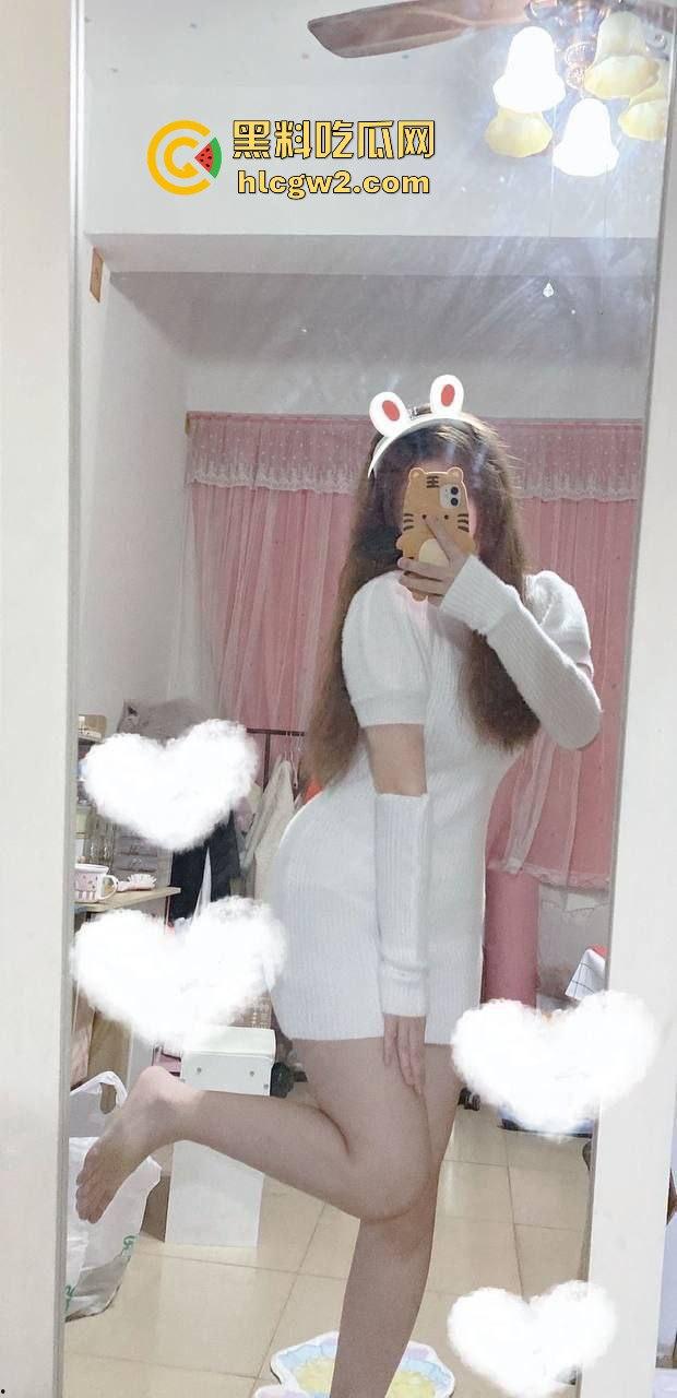 安徽骚气小妖精『唐悦心』 毛衣配肥臀腿又细又长，撅着出水得粉嫩鲍  肥臀一撅坐脸杀，男友直接沦陷！-18