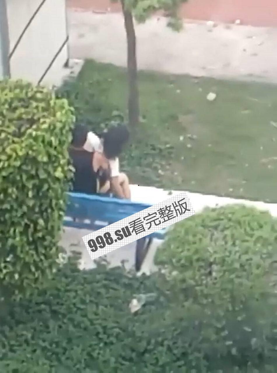 户外操逼秀大合集 尤其最后一位 感觉像当街强奸-1