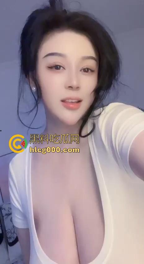 实话说面对这样大奶的防守可能撑不过5分钟！巨乳肥臀，顶级的S型身材，到底是谁在操这种逼啊！-1