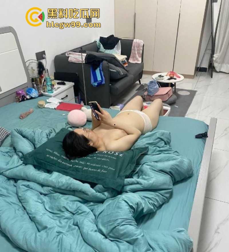 武汉中学高中老师【李伟静】现实中一副为人师表的姿态,在家就犹如是发情的母狗一样的骚,私密视频遭泄露曝光。-6