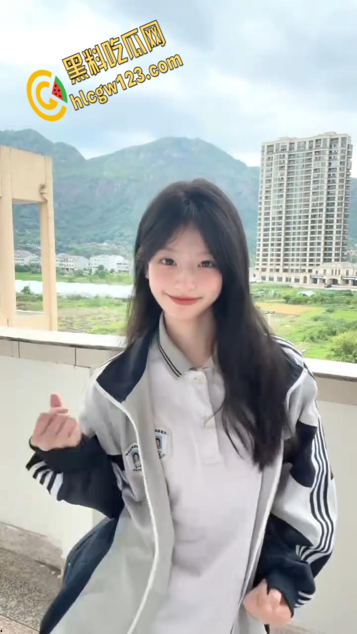 抖音娇嫩学妹【大潘大潘】,与男友酒店做爱被偷拍,后入爆插骚骚的的声音很动听!-2