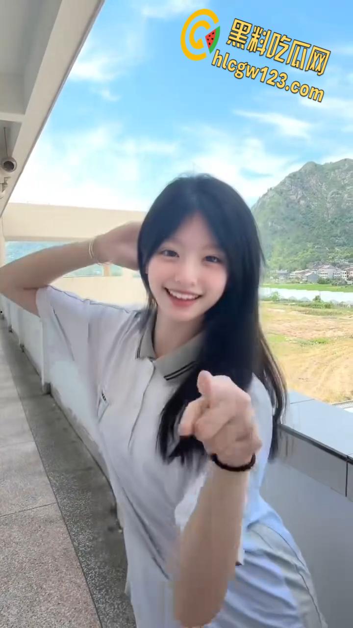 抖音娇嫩学妹【大潘大潘】,与男友酒店做爱被偷拍,后入爆插骚骚的的声音很动听!-3