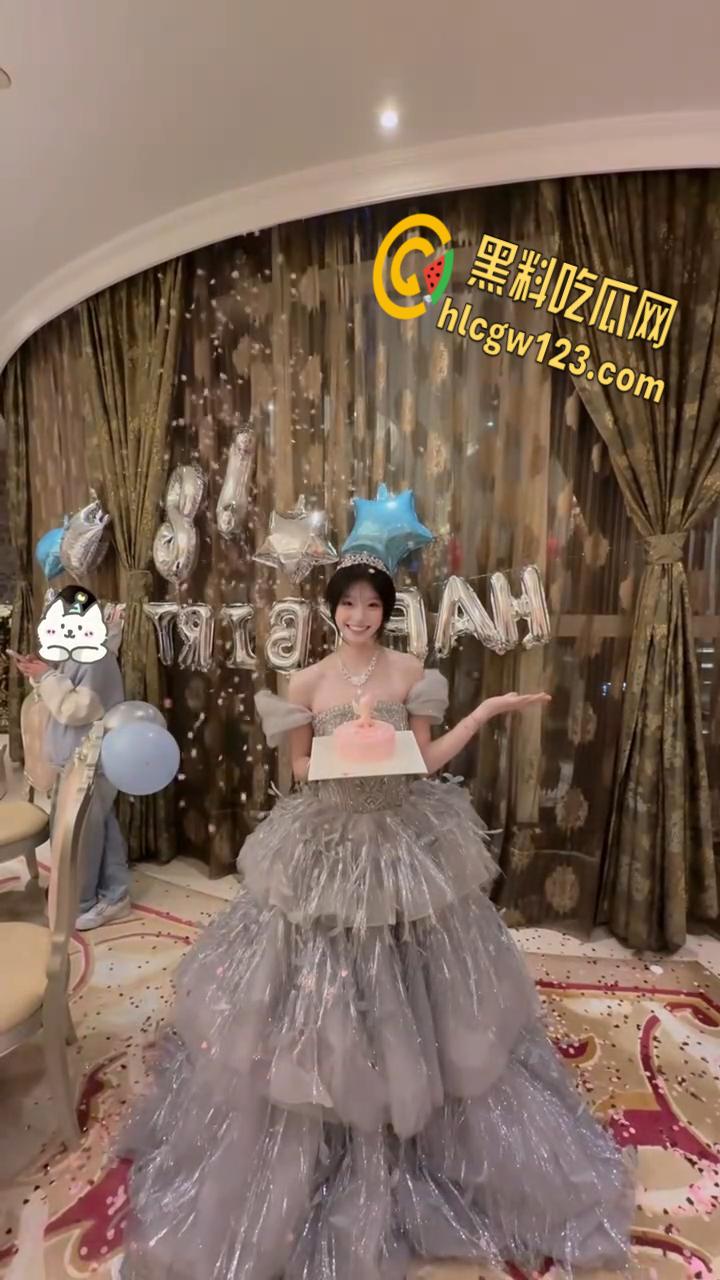 抖音娇嫩学妹【大潘大潘】,与男友酒店做爱被偷拍,后入爆插骚骚的的声音很动听!-4