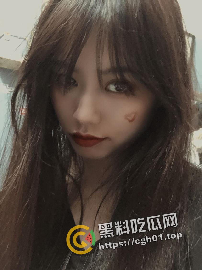 湖南母狗【陆世婷】背着男朋友约学长学弟3p 开肛初体验 手指全部塞满 水真多啊-3