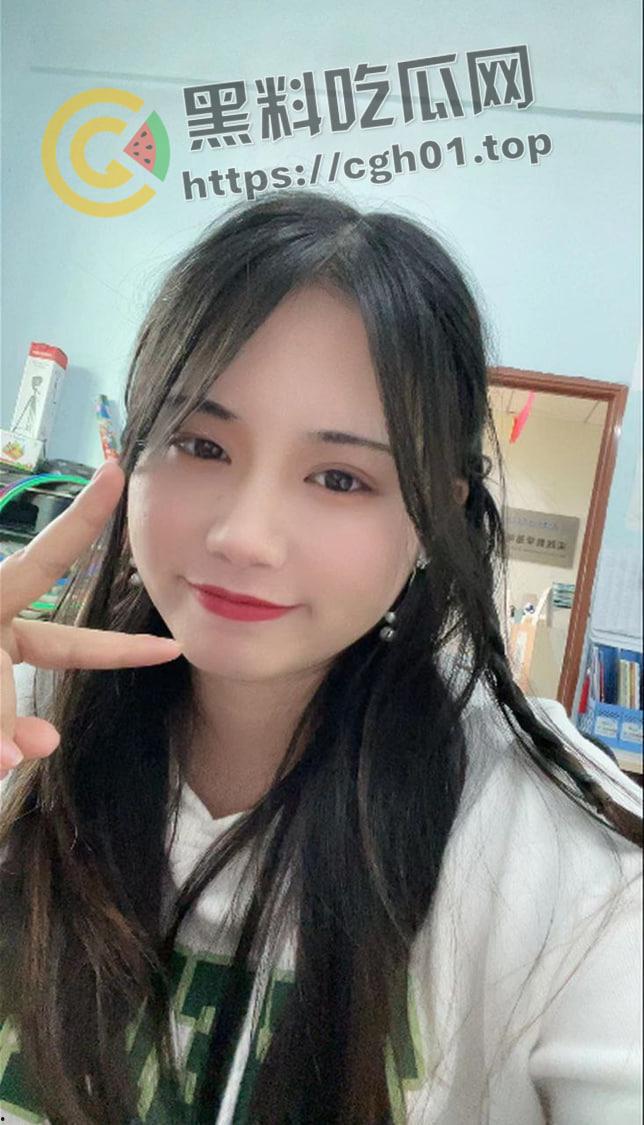 湖南母狗【陆世婷】背着男朋友约学长学弟3p 开肛初体验 手指全部塞满 水真多啊-5