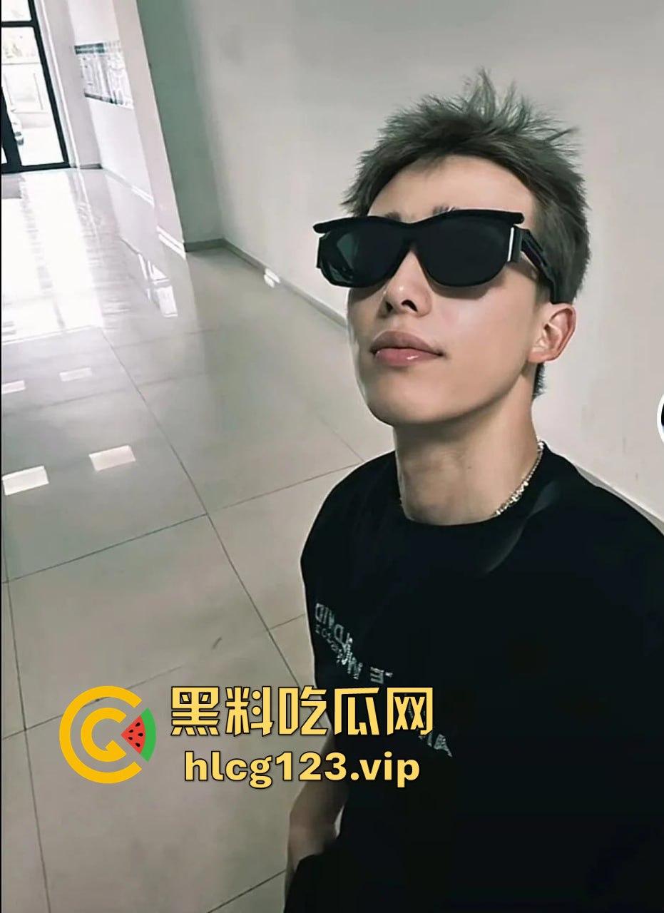 软饭小王子『焦皮』！抱富婆、撩老头，变性网红『智博』钱袋被掏空，软饭吃到爽！-19