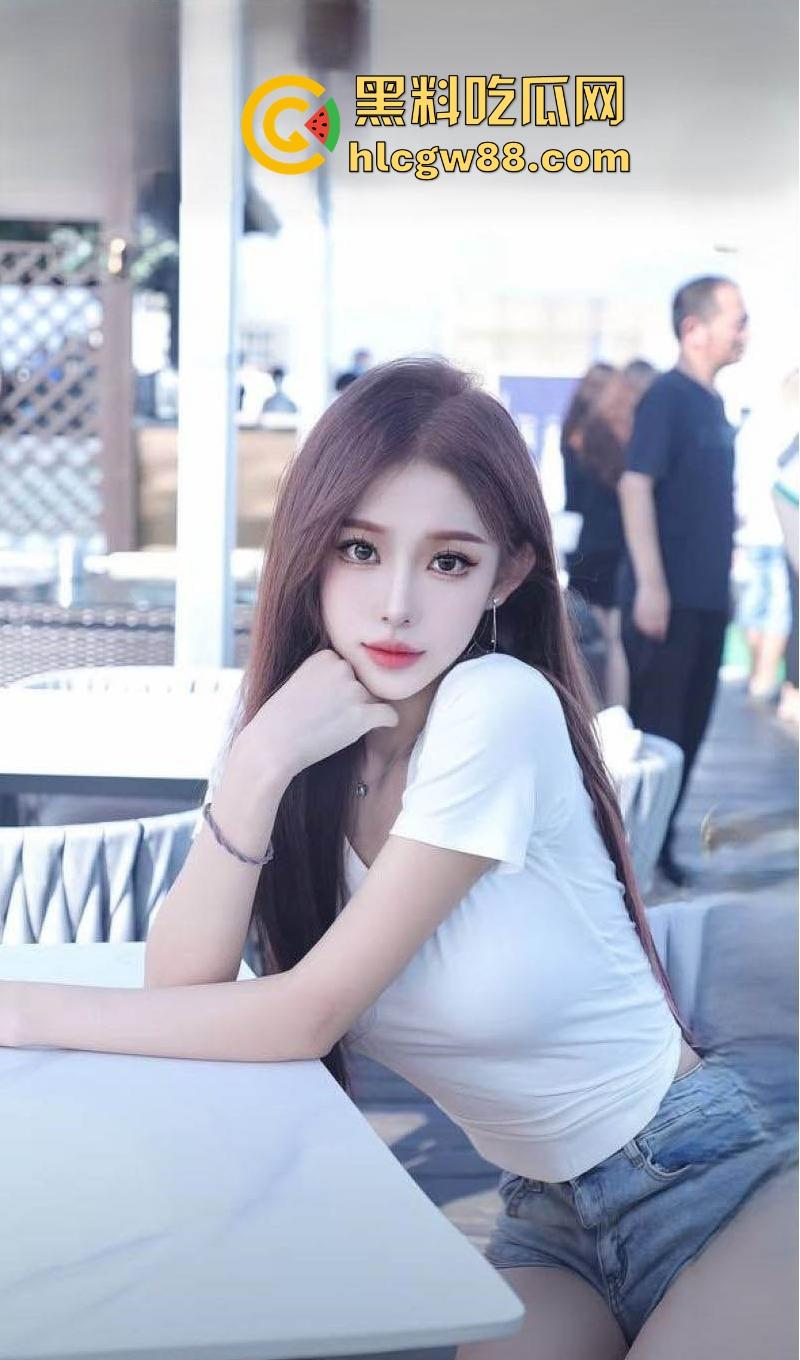 抖音高颜值网红【sakura】不雅自拍流出 立着女同人设约炮不同男人 粉嫩酮体爆炸身材看的欲罢不能！-2