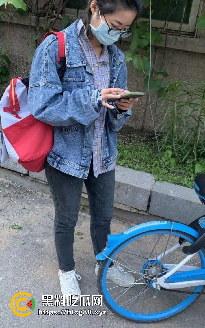 南京已婚人妻【孙雅静】不雅视频流出，全裸展示修长身材，胯下口技十分精湛，极具反差！-1