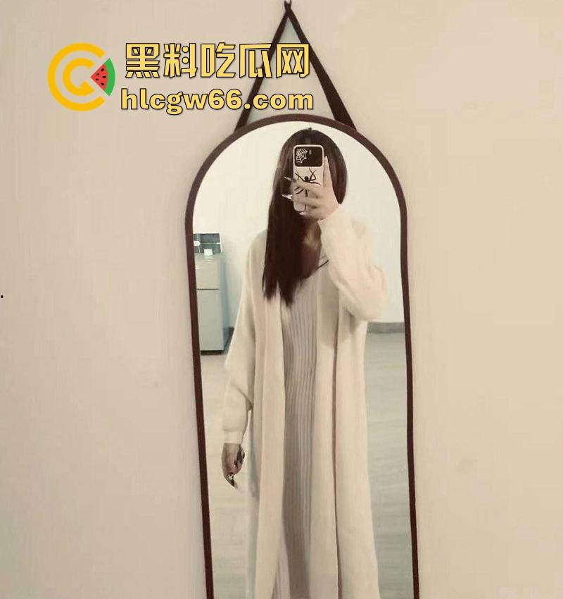 瓜友投稿！漫展认识的洛丽塔美女 身材性感颜值可爱 当天拿下带回家各种姿势爆操 无毛嫩穴超诱人-2