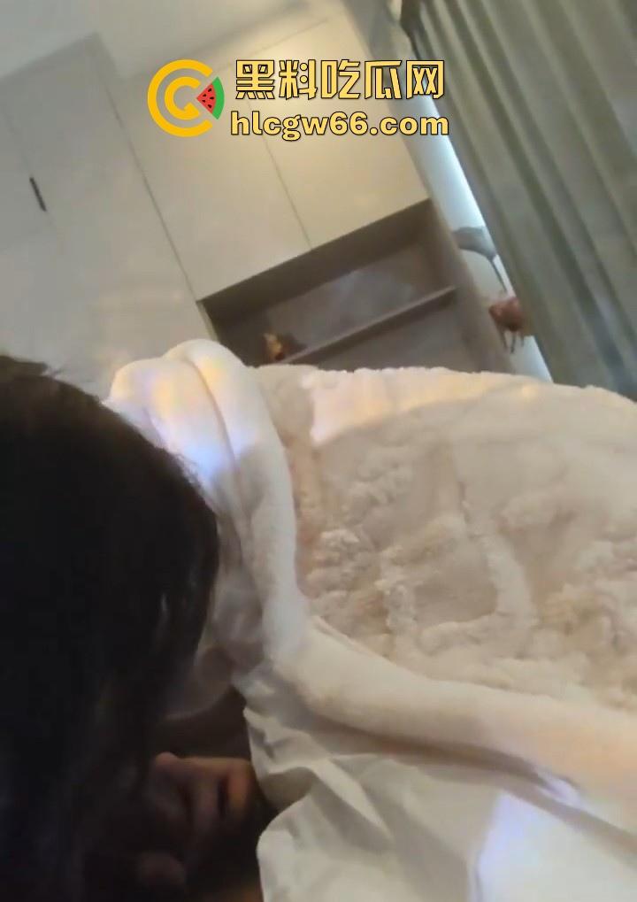 瓜友投稿！漫展认识的洛丽塔美女 身材性感颜值可爱 当天拿下带回家各种姿势爆操 无毛嫩穴超诱人-7