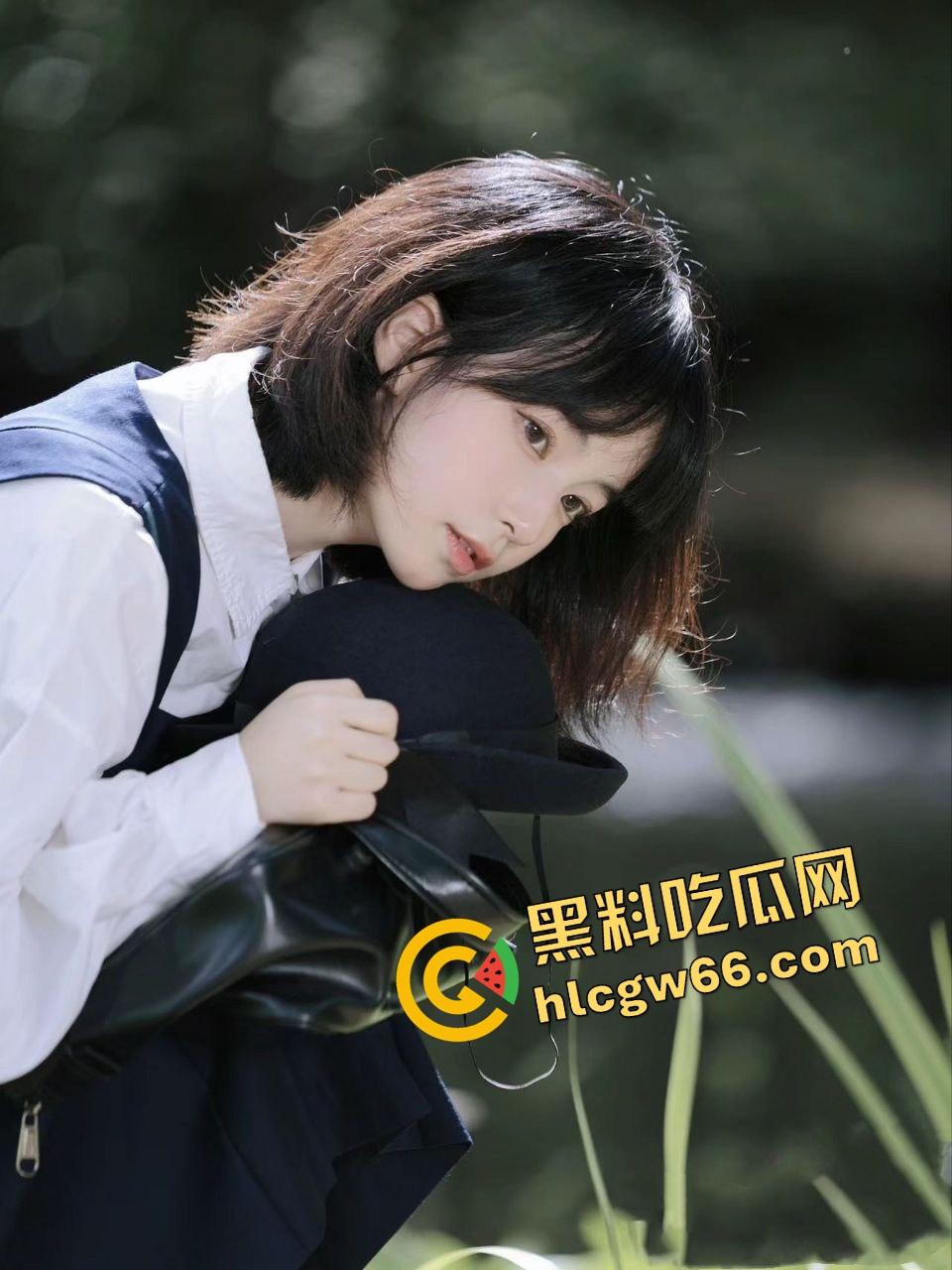 深圳大学『周淑馨』大学还没毕业就玩3P绿帽局，男友兴奋看女友被兄弟打桩，奶子抓到变形爽到翻白眼！-5