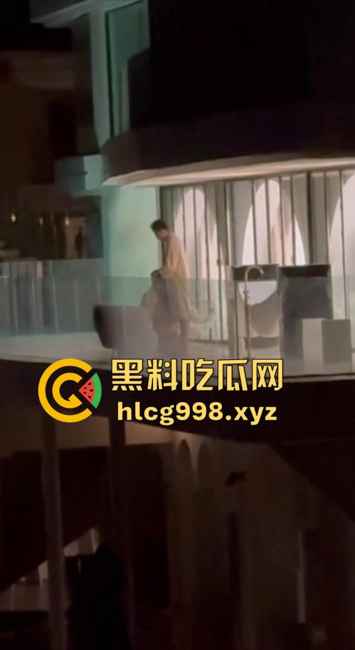 露天阳台大战直播翻车！富豪哥撸了半天没搞定，最后女方靠嘴收场，小姐姐全程无语拍摄！-1