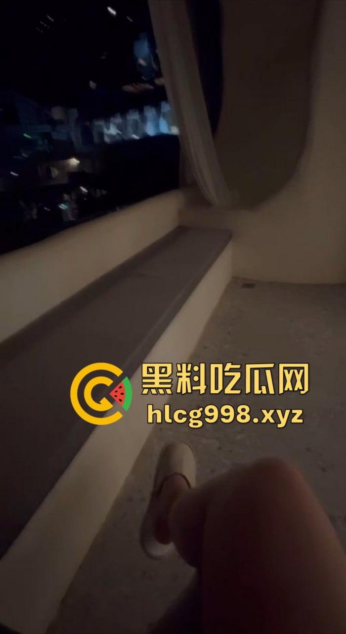 露天阳台大战直播翻车！富豪哥撸了半天没搞定，最后女方靠嘴收场，小姐姐全程无语拍摄！-12