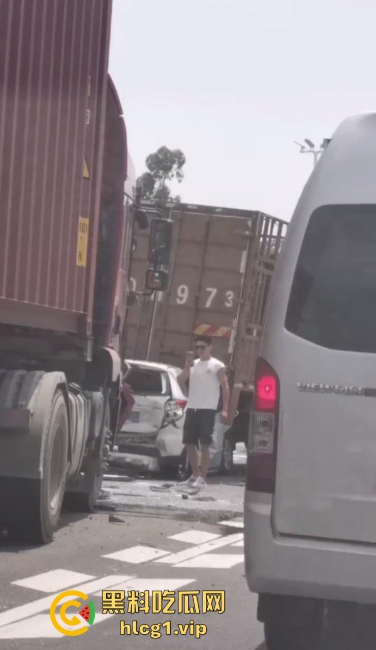突发！广州番禺发生多车相撞事故 现场画面流出 让人非常震撼…-2