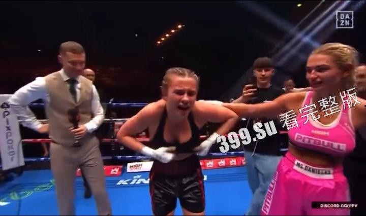 全网都在找的女网红拳击赛！OnlyFans模特Daniella Hemsley在直播拳击赛获得胜利后裸露胸部，深挖她拍摄的成人视频，果然独爱黑人（附拳击赛现场无码视图）-3