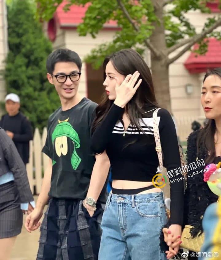 古力娜扎 去了国外不穿内衣 真空凸点 被追星粉丝蹲拍流出-5