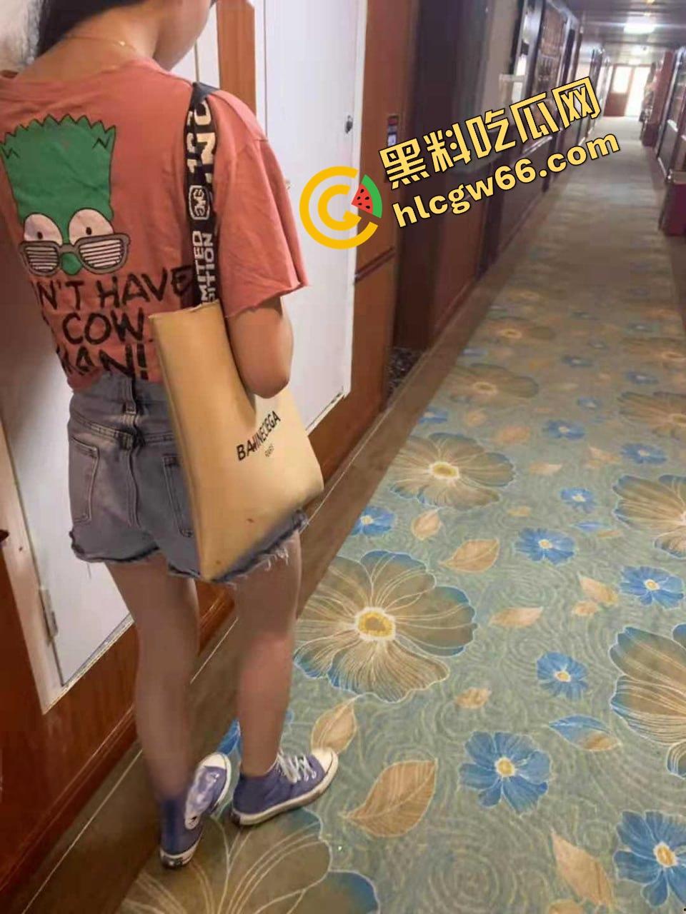 百度云盘泄密，青岛约炮大神萝莉学生妹模特女神全被爆操，一碗麻辣烫就能骗上床，骚得简直离谱！-2