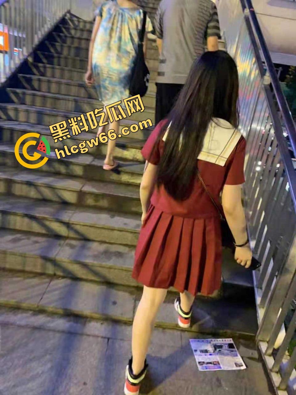 百度云盘泄密，青岛约炮大神萝莉学生妹模特女神全被爆操，一碗麻辣烫就能骗上床，骚得简直离谱！-6