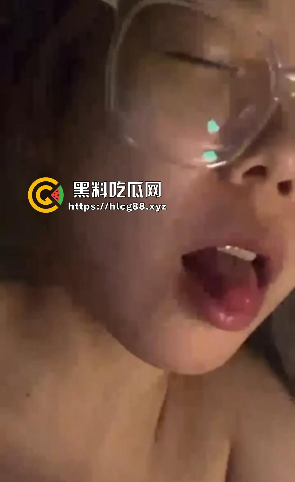 山西网恋骚货『李甜馨』奔现露真身，眼镜婊线上发浪照勾魂，线下操翻反差逼，让她跪喊爸爸！-6