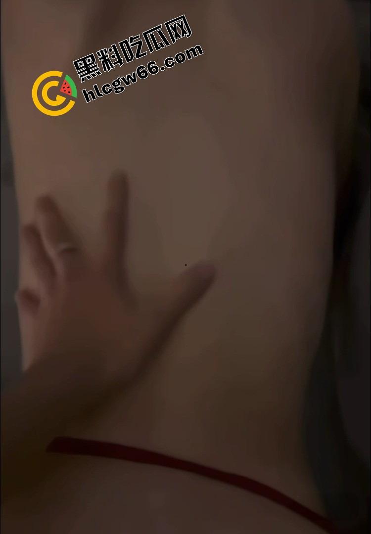 正宫老婆变野狗深圳【唐欣】被操翻视频外泄，装乖妻骗老公背地扒开浪穴露脸求操，三十多岁骚得跟小母狗一样！-11