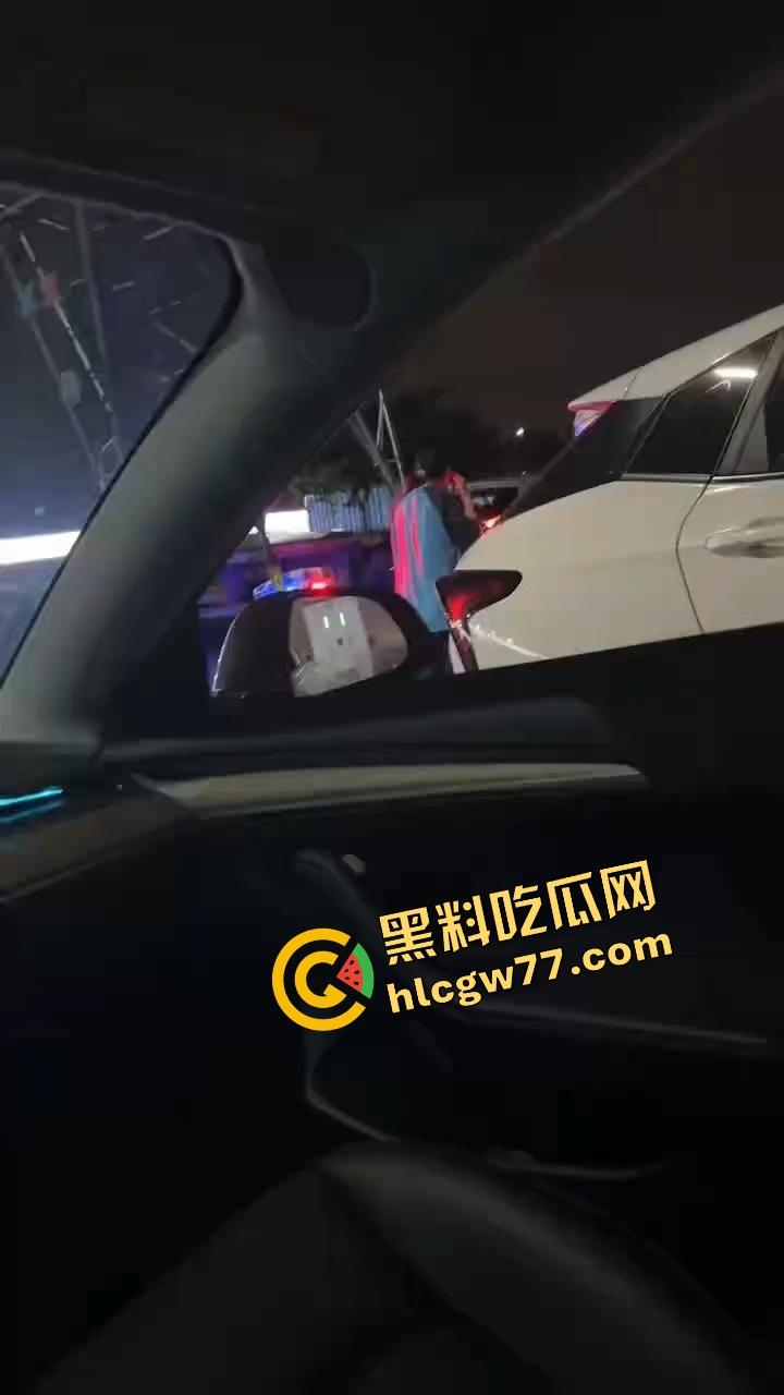 小学骚妹『林雨桐』年龄懂得都懂,跟黄毛开房被亲姐现场逮住,床单都湿了才反应过来闯大祸!-2