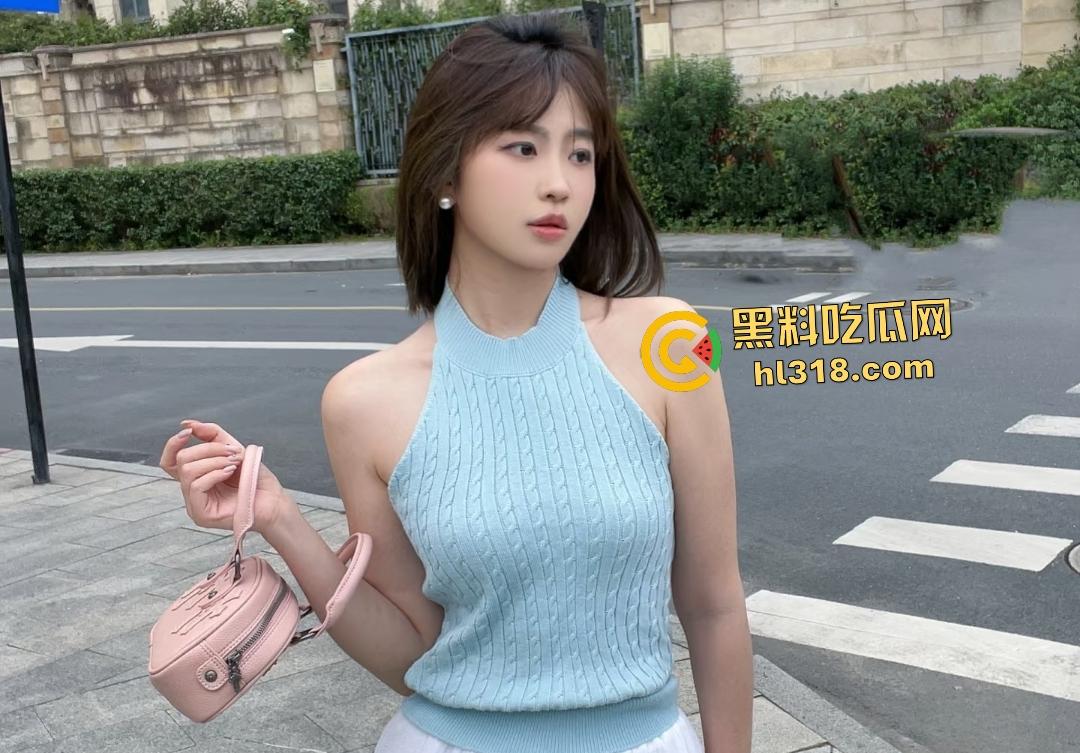 少女家庭摄像头遭黑客入侵!被发现饥渴难耐勾引猫咪舔逼,小舌头舔的比人还要机灵!-1