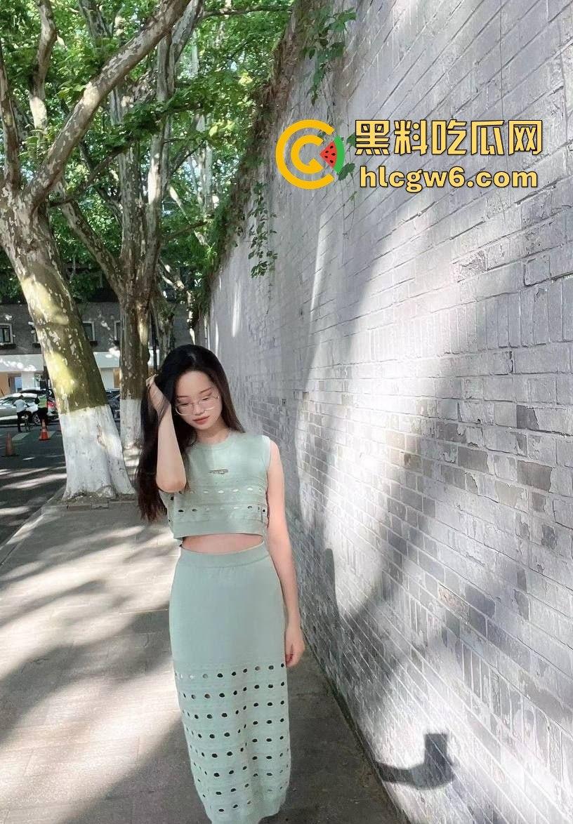 绿帽大师在线分享快乐『爱的互换』娇妻被两单男轮番爆操，娇喘颤抖惹人犯罪，绿帽的快乐真让人摸不着头脑！-6