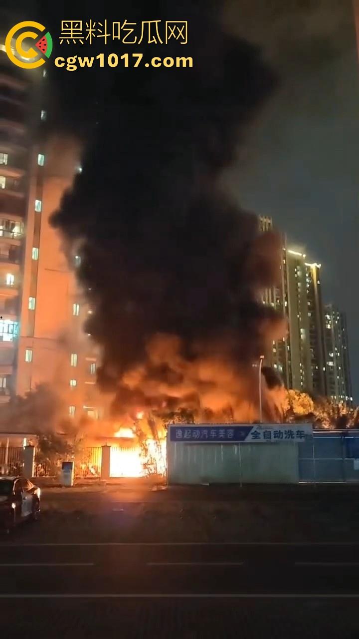 广东韶关碧桂园天玺湾，电动车充电自燃着大火，又是电动车着火，不管是在路上还是停车场真得离电车远点！-5