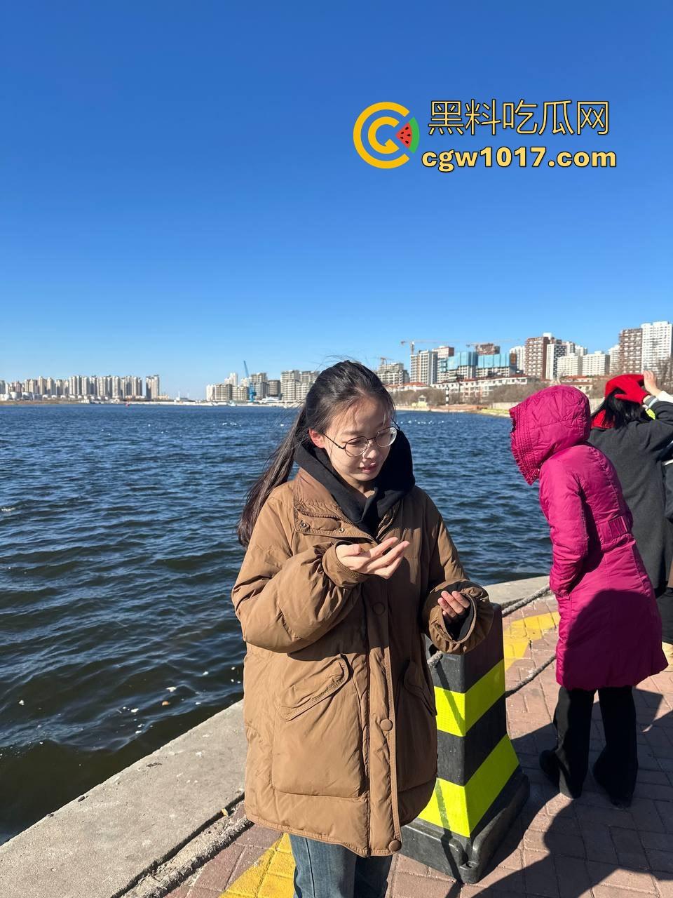 澳洲墨尔本大学清纯邻家【徐秀曼】极其淫荡反差，被学弟无套深插肥美肉鲍 ，学霸美女做爱非常淫骚！-3