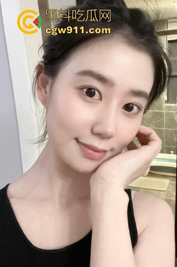 秦皇岛极品人妻少妇【魏文捷】情趣内衣诱惑情人爸爸，主动后入骑乘榨精，欲求不满的性瘾者，被调教成小母狗！-1