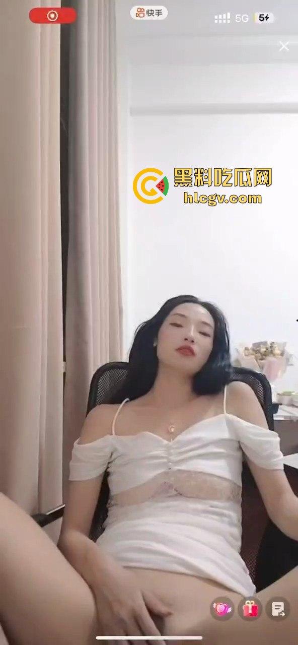 抖音快手走光合集，为流量真空直播成标配？学生妹刚成年就漏奶求粉，社会风气真是越来越离谱！-13