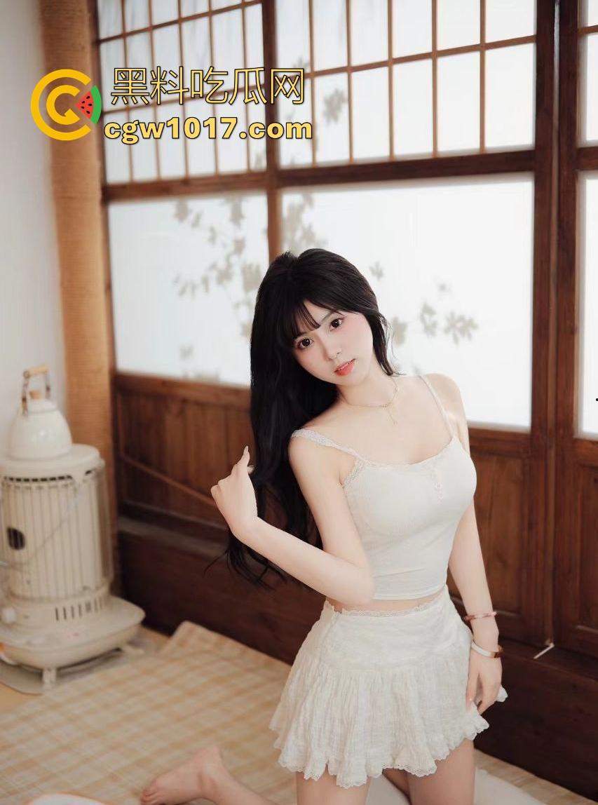 抖音高颜值尤物网红【Mmakcas】不雅视频曝光，短视频里的擦边女神，广州天价逼，淫水喷溅如泉涌！-3