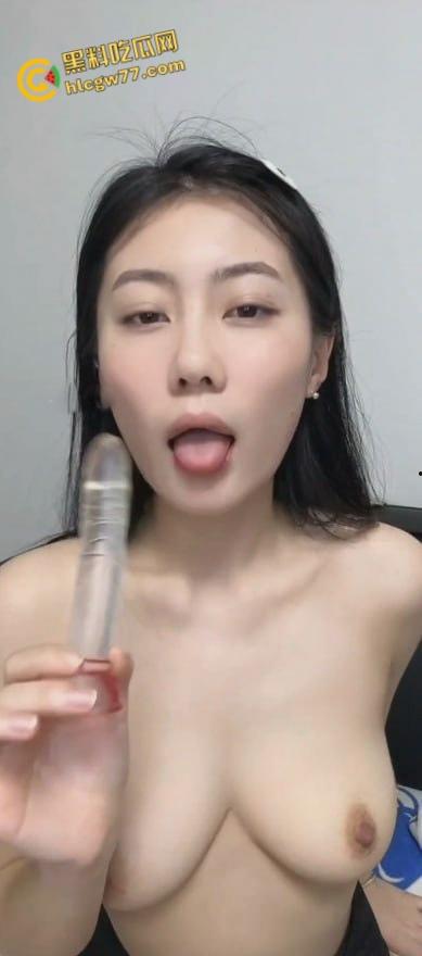 抖音清纯【虾滑】人设大翻车!乖乖女下海当福利姬,娇羞初恋脸秒变撩人尤物,超甜自慰尺度炸裂!-6