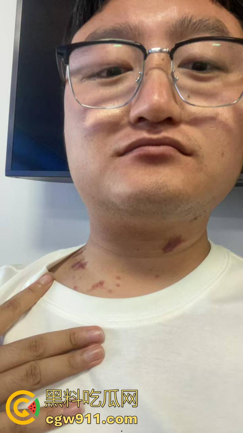 沈阳建筑大学研究生【左一飞】，恋母变态男，跟宿管阿姨谈恋爱，和50多岁大姨乱搞，都可以当你妈妈了！-5