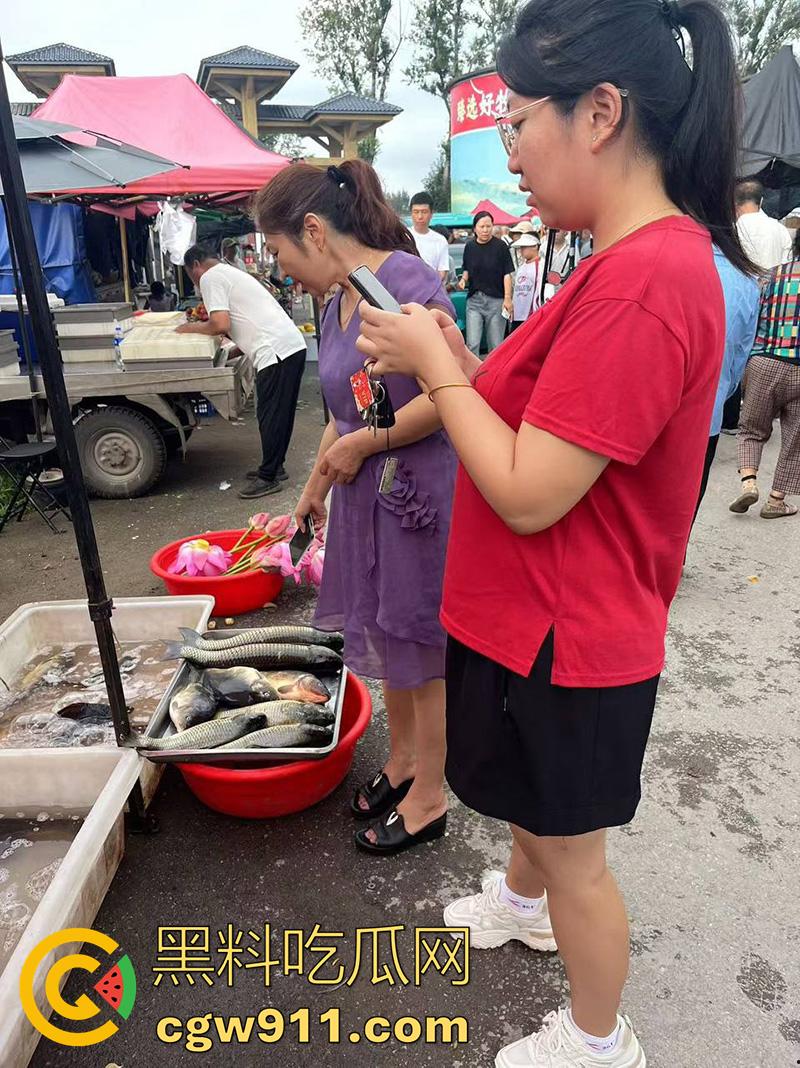 沈阳建筑大学研究生【左一飞】，恋母变态男，跟宿管阿姨谈恋爱，和50多岁大姨乱搞，都可以当你妈妈了！-7