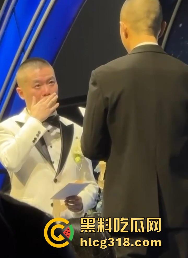 四川一对同性恋的特殊婚礼,冒着被人嘲笑的风险勇于做自己,“新娘