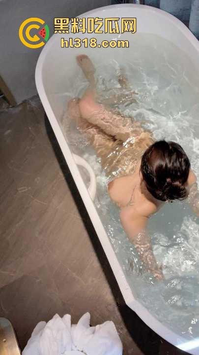 海角乱伦！妖娆身姿的姐姐极具诱人 遭弟弟强上，淫水把丝袜整个都打湿了，超刺激！-5